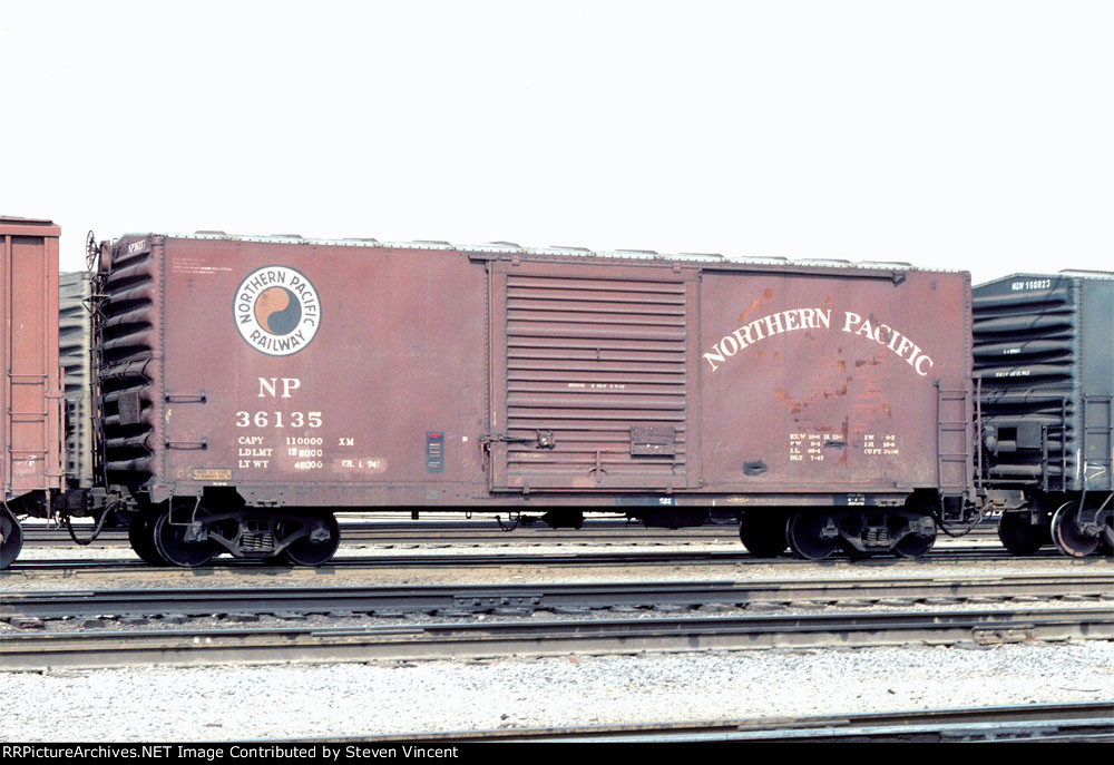 Northern Pacific 40' box with wide door NP #36135